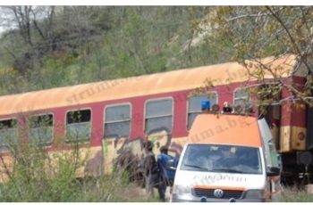 Извънредно! Нов влак дерайлира, този път има пострадали пътници
